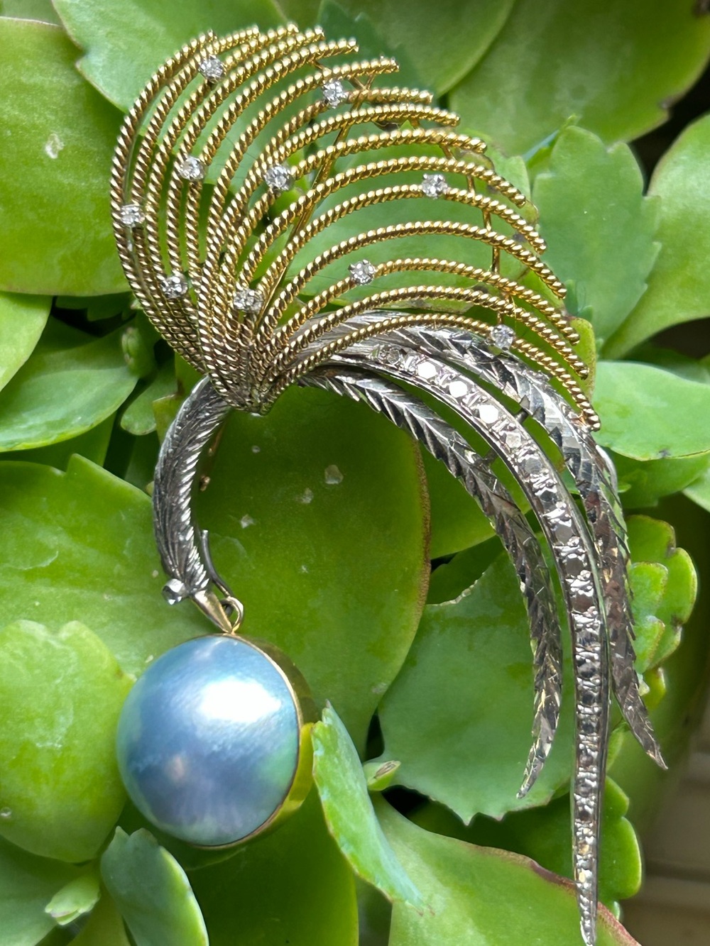 Vintage 14k yellow & white gold diamonds bird 16mm blue mabe Pearl Drop Brooch